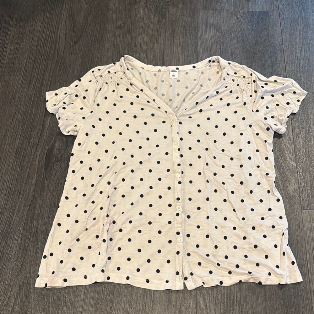 Old Navy Flutter Sleeve Blouse in Black and White